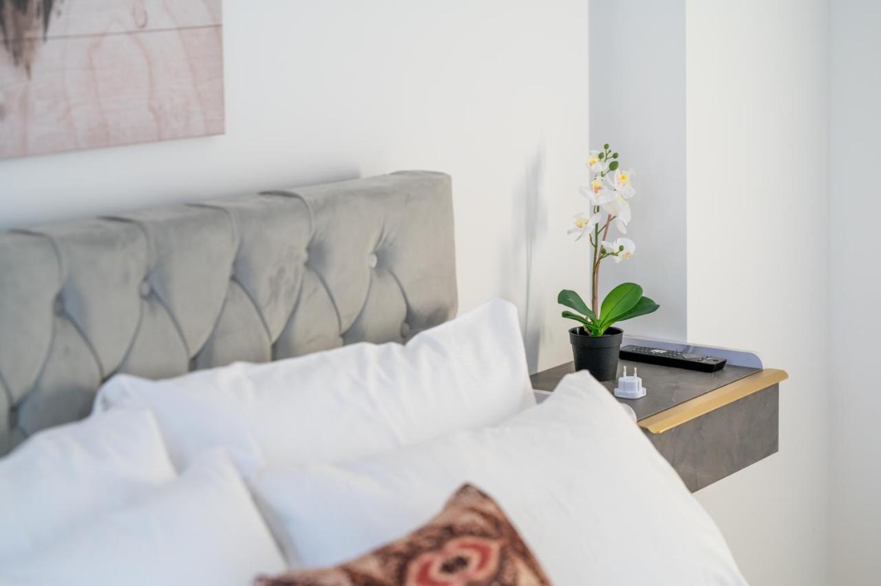 Lux 2 Bedrooms - 2 Bathrooms - F7 *