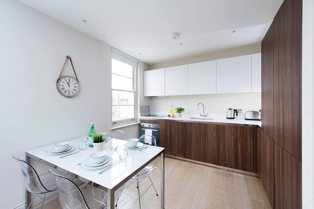Apartamento Recently Redecorated Spacious And Modern 1br Flat In West *