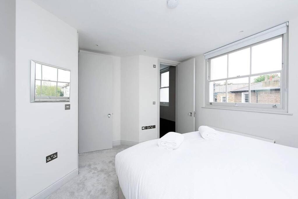 Apartamento Recently Redecorated Spacious And Modern 1br Flat In West *
