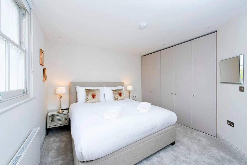 Apartamento Recently Redecorated Spacious And Modern 1br Flat In West
