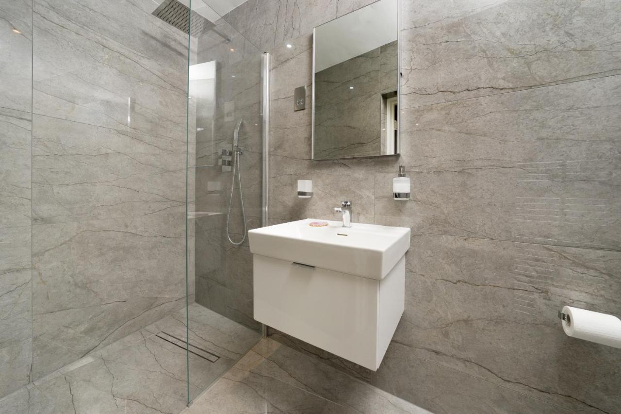 Oxford Street 2 Bedr, 3 Beds, 2,5 Bath, 2 Min Subway Apartamento
