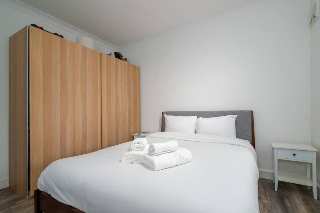 Stylish And Well Equipped Flat In Stockwell