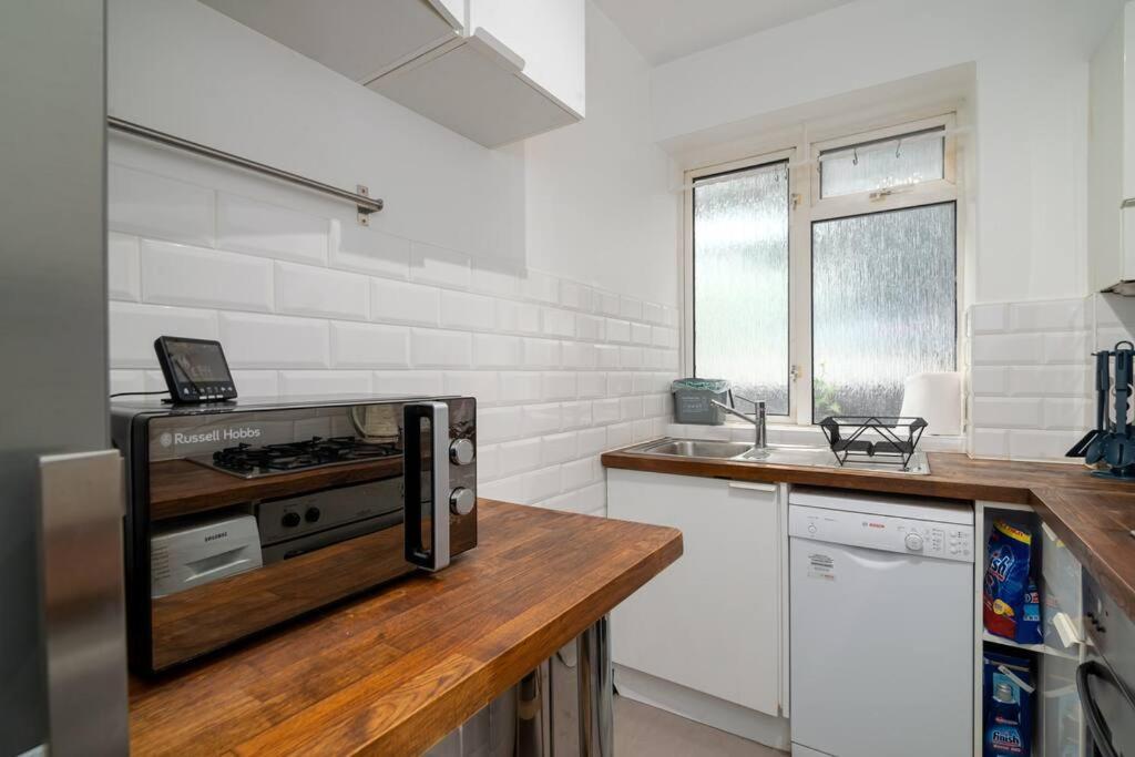 Stylish And Well Equipped Flat In Stockwell * London