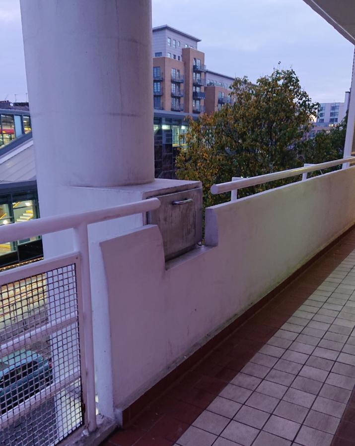 Bright, Interior, Close To The City, 2 Bedroom Apartamento