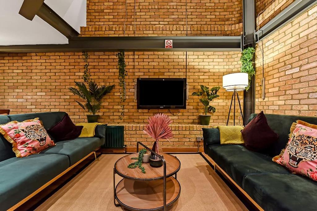 Spacious 2 Bed Urban Jungle Flat, Appartement Londres