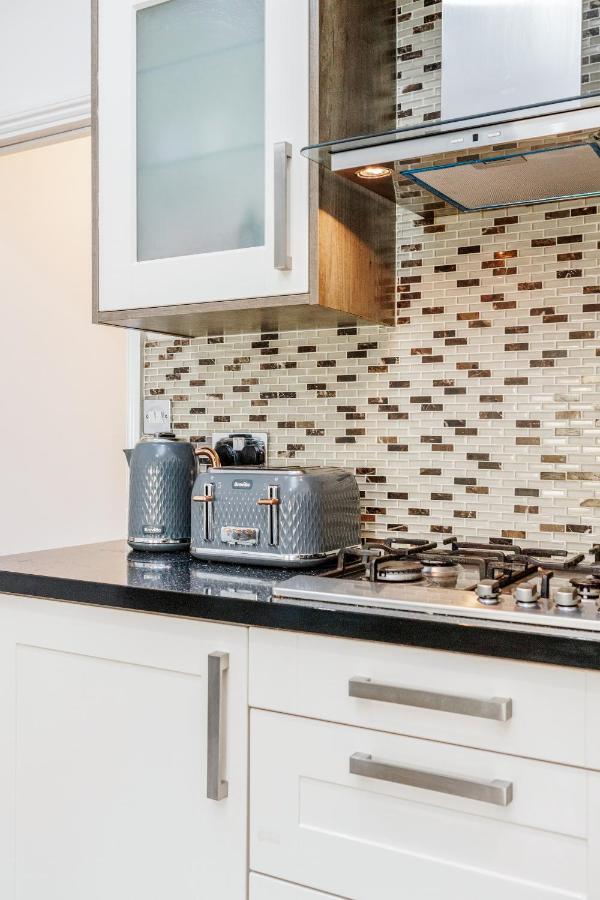 Apartamento Entire Lovely Family With Parking, Wifi, Netflix, Self Check-in Londres