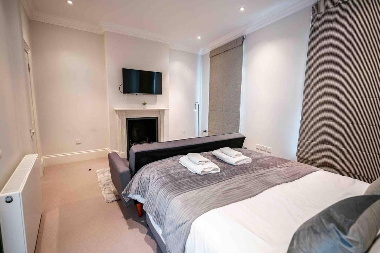 Spacious & Modern 3brs House In Hébergement de vacances Londres