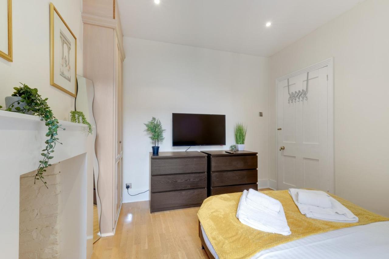 Mirabel Two Bedrooms, One Bath, Fulham Sw6 By Mdps London