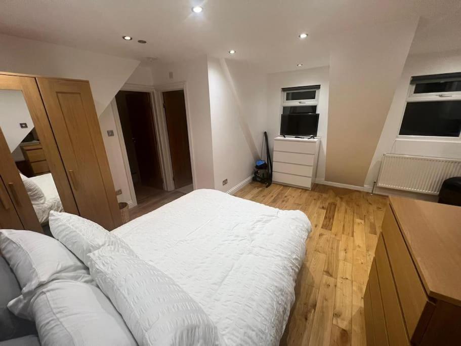 Hampden Rd N8,studio Flat *