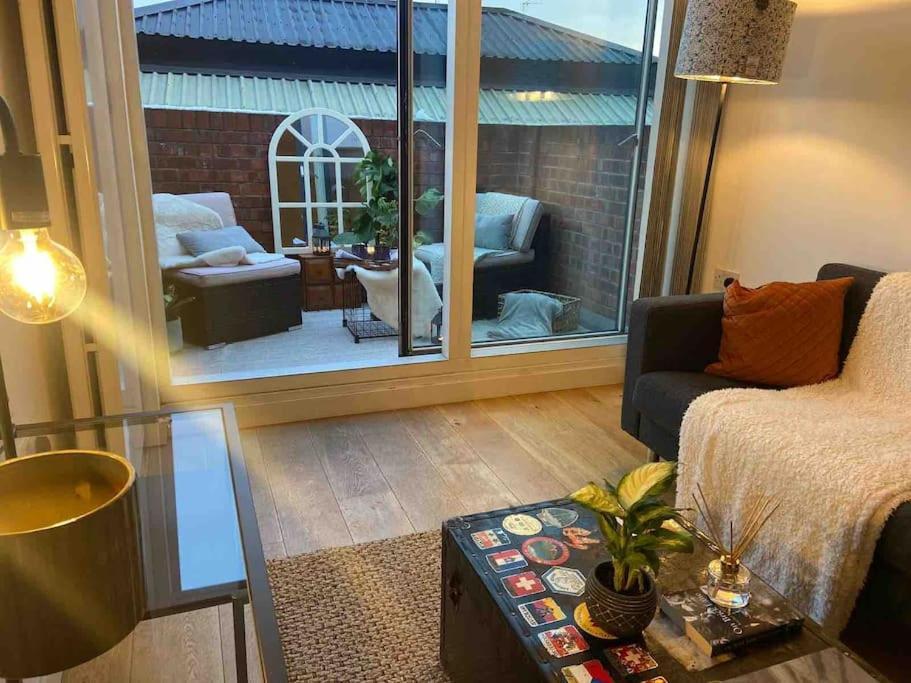 Spitalfields Market Penthouse Flat With Balcony *