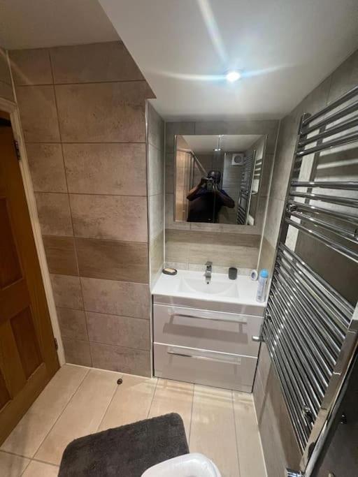 Appartement 2 Bedroom In Hampdenrd Londen