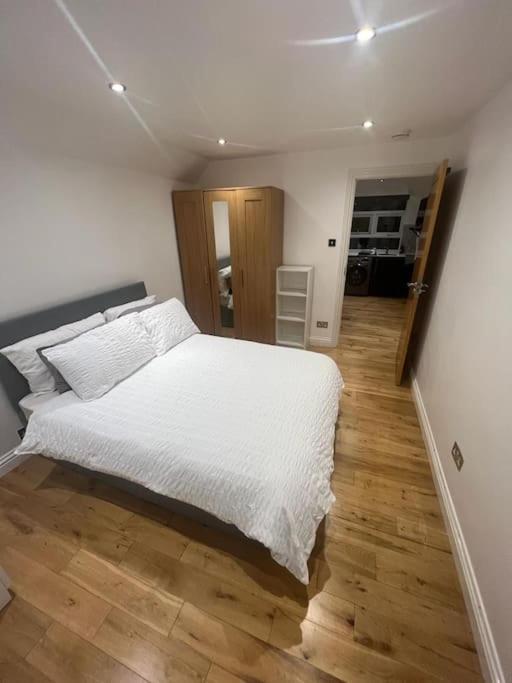 2 Bedroom In Hampdenrd