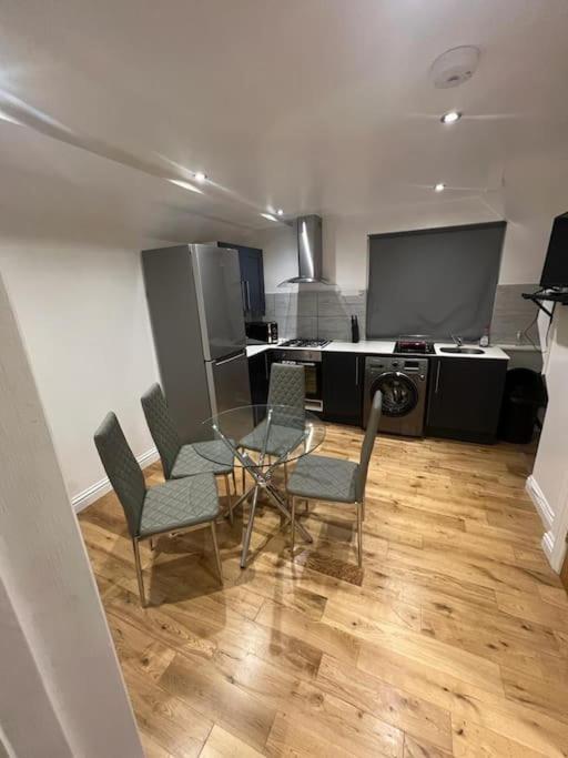 2 Bedroom In Hampdenrd