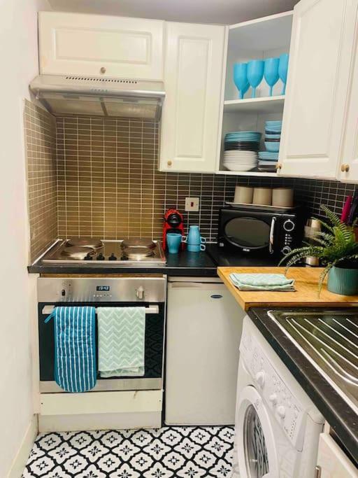 Cute 3 Bedroom Flat In Islington + Parking Appartement