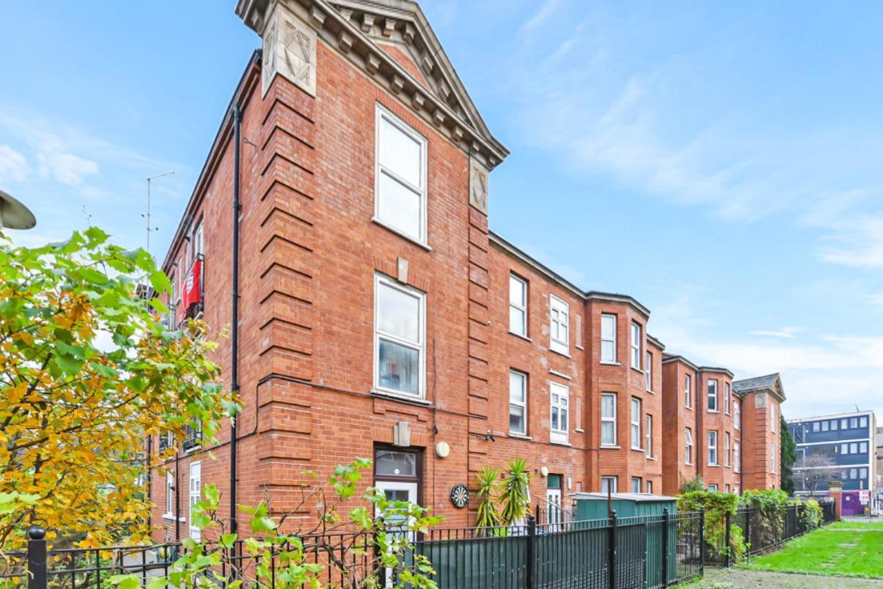 Family Friendly, Zone 2, 2 Beds, Overground Appartement