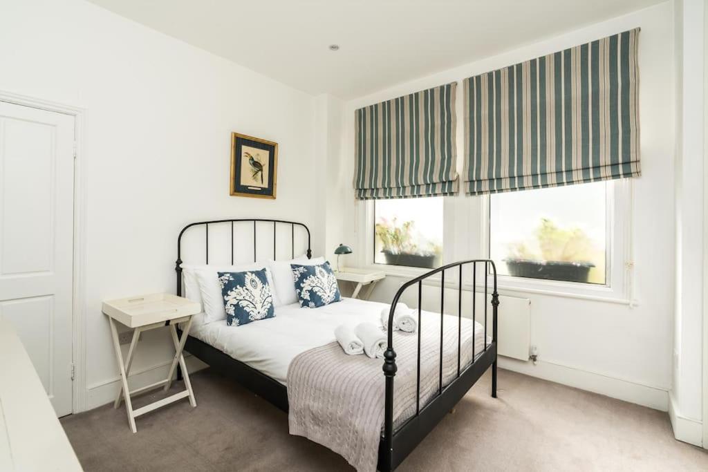 Spacious 2-bed Flat, Private Patio & Close To Park *