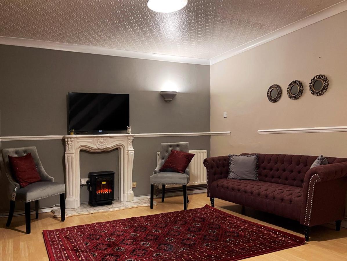 Vintage 3 Bedroom House Near Catford - 1 Double Bed, 3 Single Beds, Max 5 People Apartamento