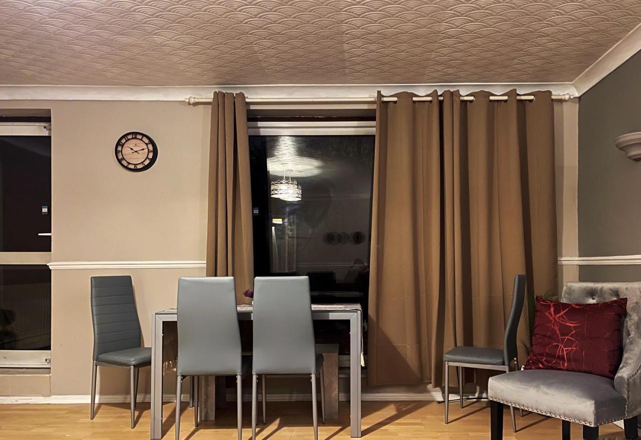 Vintage 3 Bedroom House Near Catford - 1 Double Bed, 3 Single Beds, Max 5 People Apartamento *