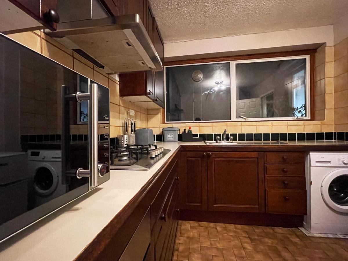Apartamento Vintage 3 Bedroom House Near Catford - 1 Double Bed, 3 Single Beds, Max 5 People