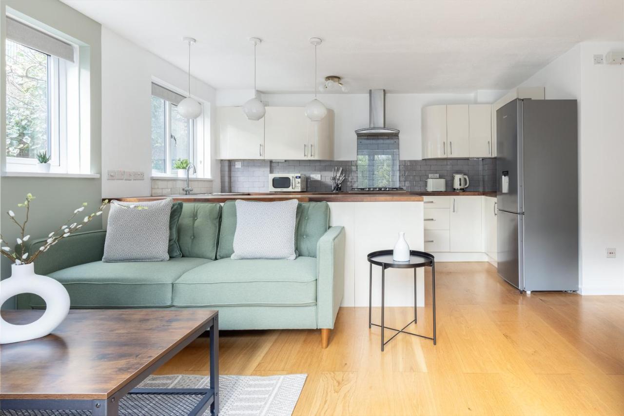 The Camberwell Apartment *