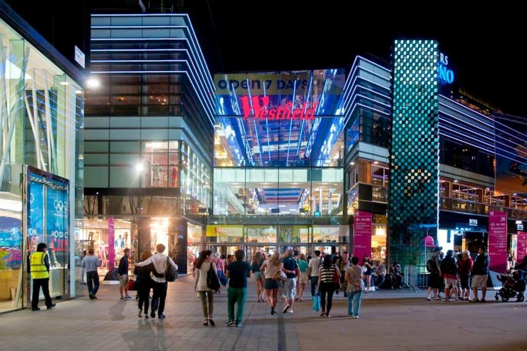 Apartment Modern Victoria Line Apartment: Trendy Living With Parking London
