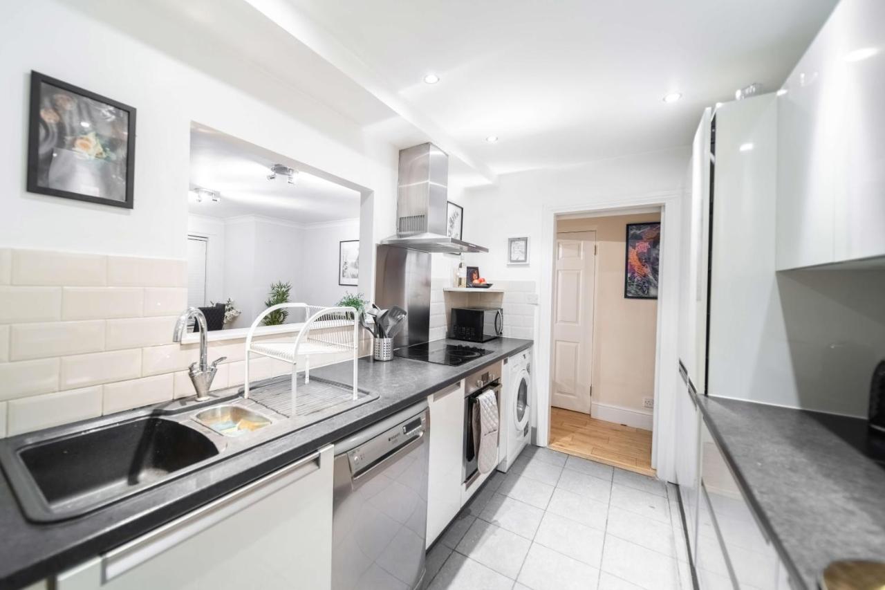 Chic Two Bed Garden Flat Apartment London