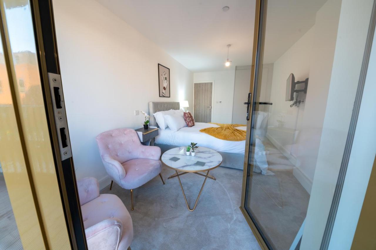 Apartamento Lux 2 Bedrooms - 2 Bathrooms - F7 *