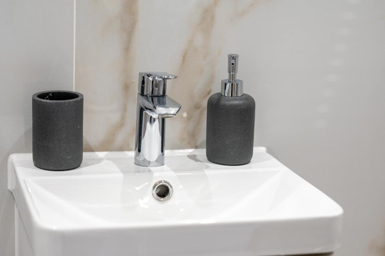 Apartamento Lux 2 Bedrooms - 2 Bathrooms - F7 *