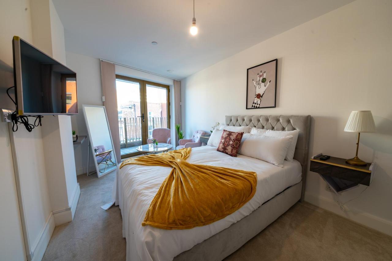 Apartamento Lux 2 Bedrooms - 2 Bathrooms - F7 *