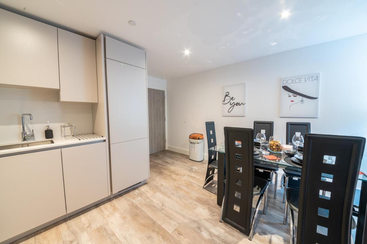 Apartamento Lux 2 Bedrooms - 2 Bathrooms - F7 *