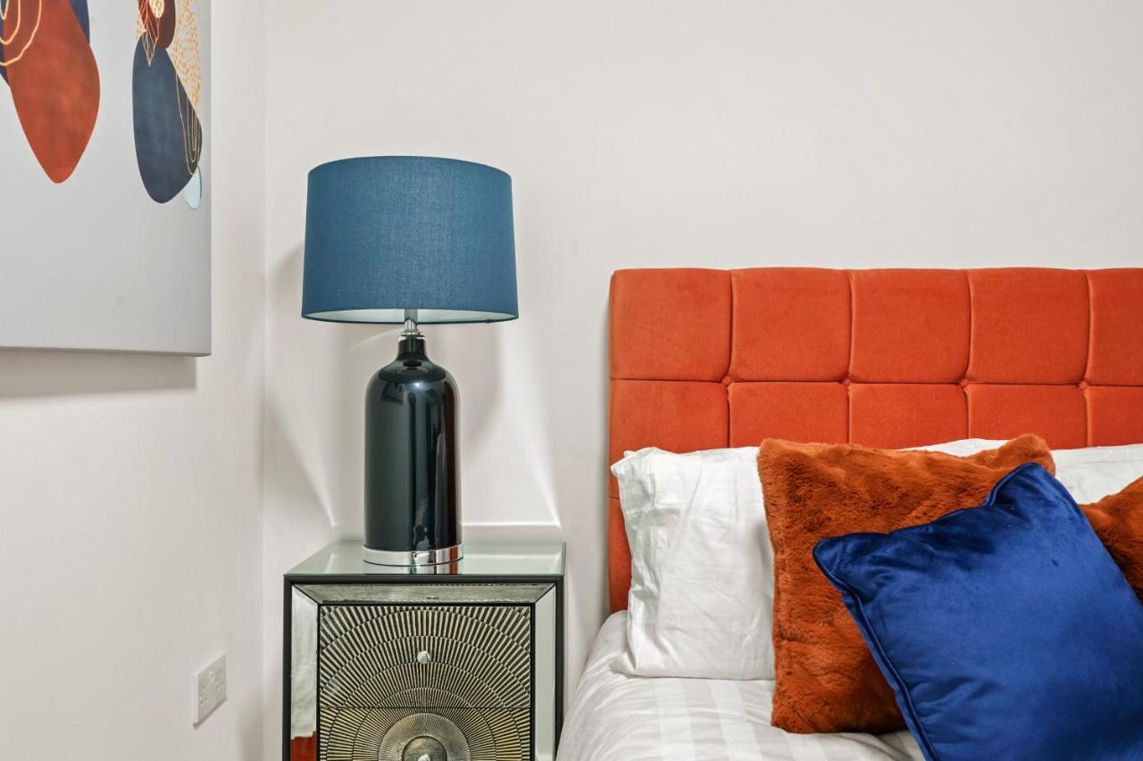 Stunning Westminster New Flats Londen