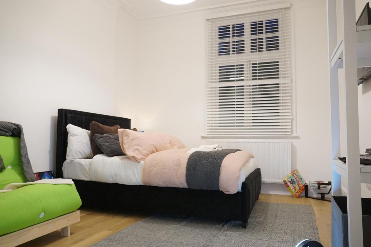 3 Bed 2 Bath Apartment *