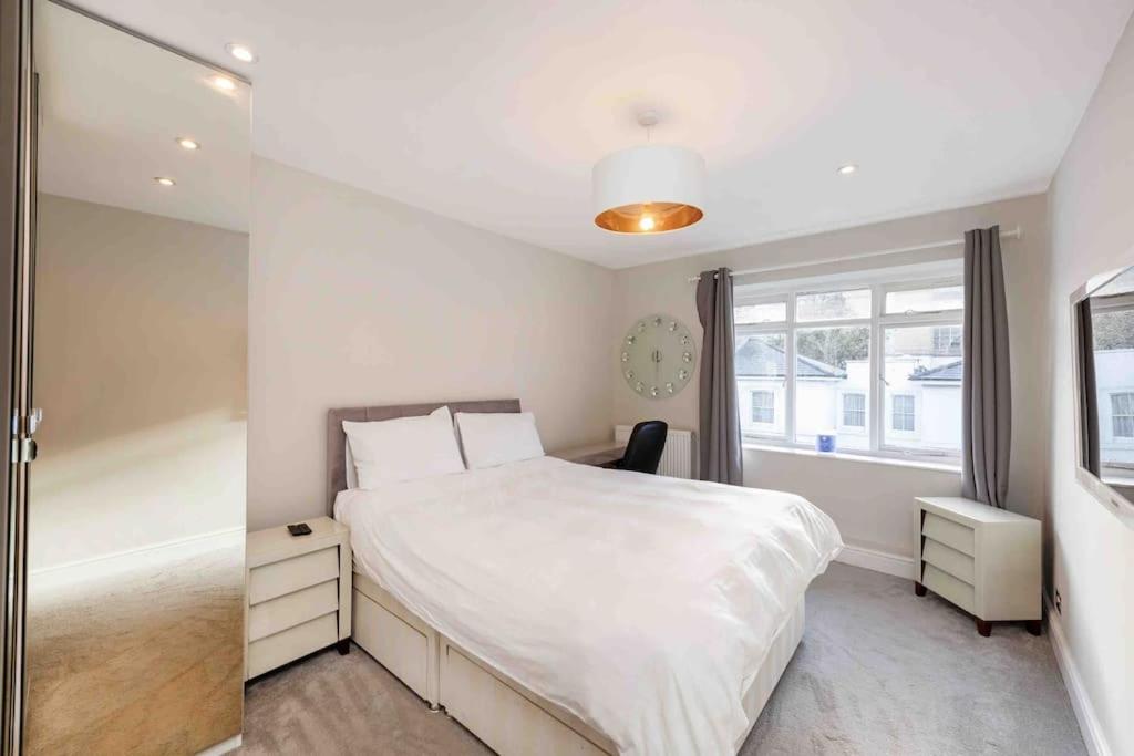 Location In - Kings Road 3-bed With Terrace, Ac & Netflix Appartement