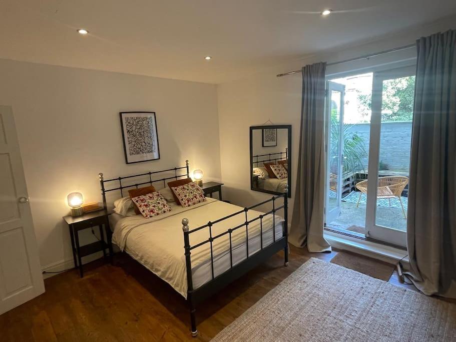 Lovely 2-bed With Patio Near Camden Apartamento
