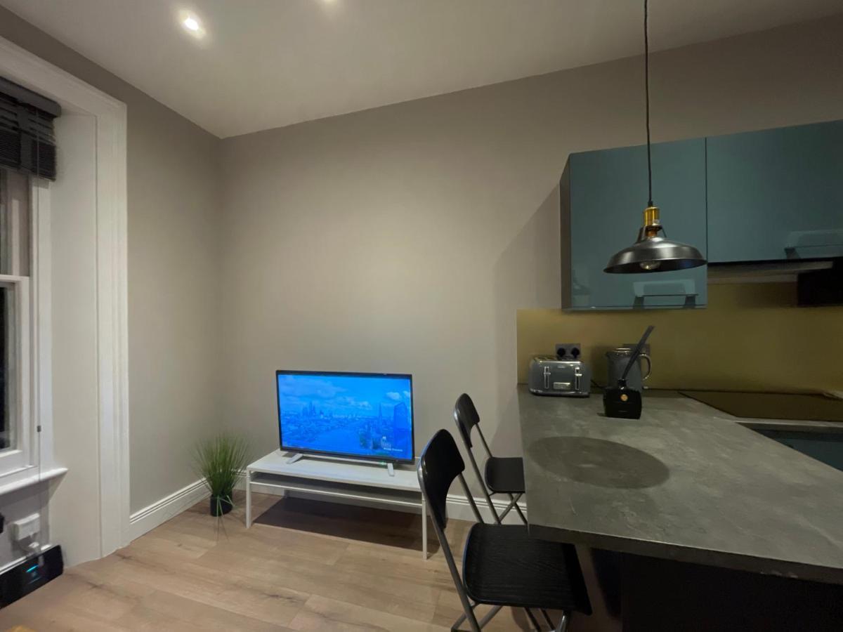 Apartamento Modern & Elegant Central Two Minutes From Train Station