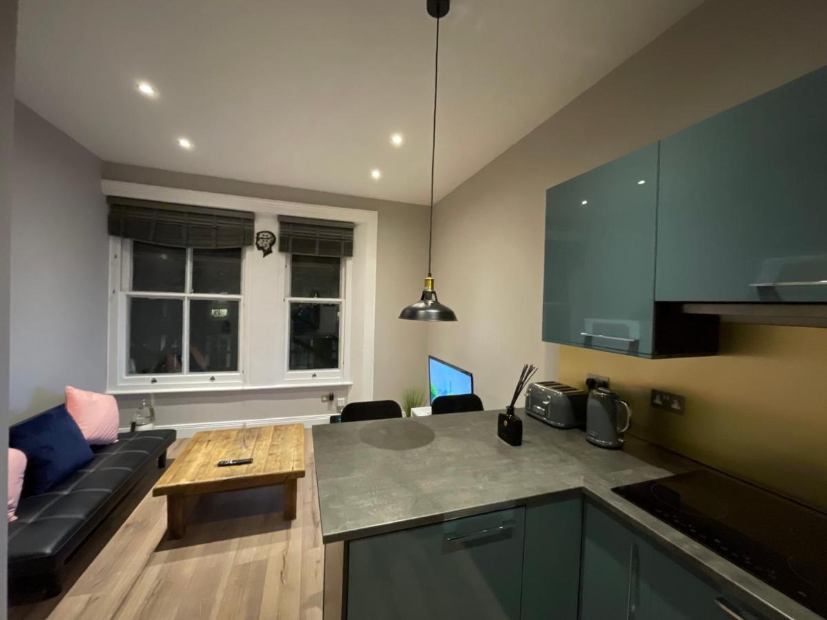 Modern & Elegant Central Two Minutes From Train Station Londres