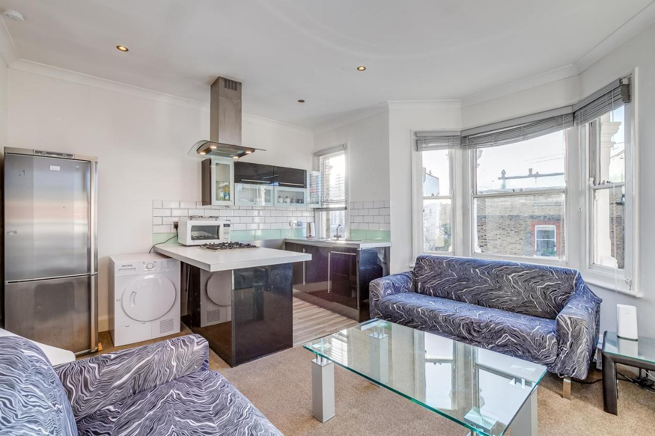 Lovely Place, Perfect For Family And Business Travellers Ideally Located Between The Commons *