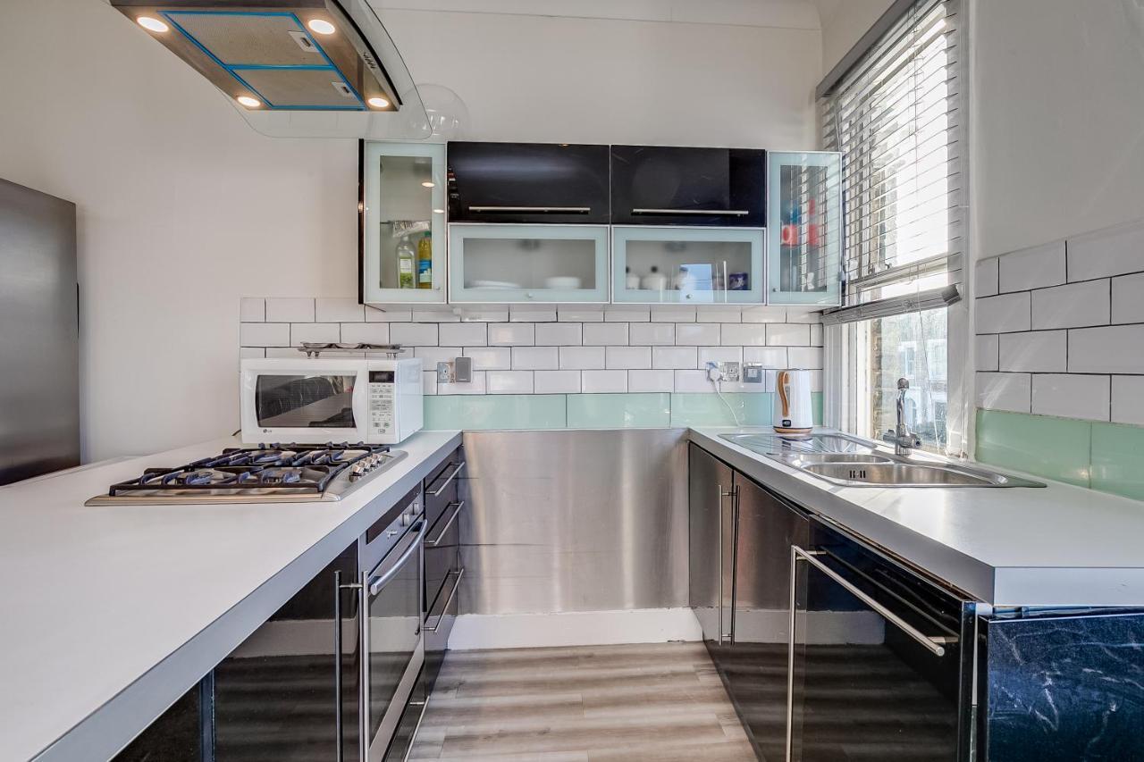 Lovely Place, Perfect For Family And Business Travellers Ideally Located Between The Commons *