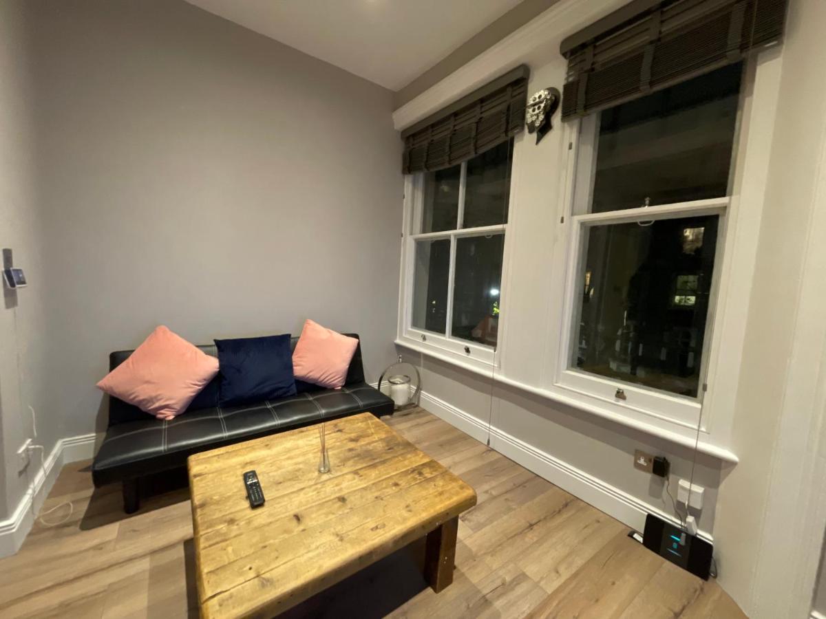 Apartamento Modern & Elegant Central Two Minutes From Train Station