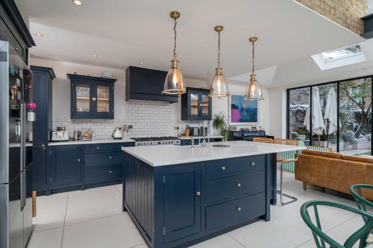 Casa de férias Joivy Splendid 4 Bed, 4 Bath House With Garden, Shepherds Bush Londres