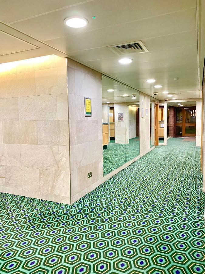 Centrally Located Studio With Balcony And 24-7 Security London