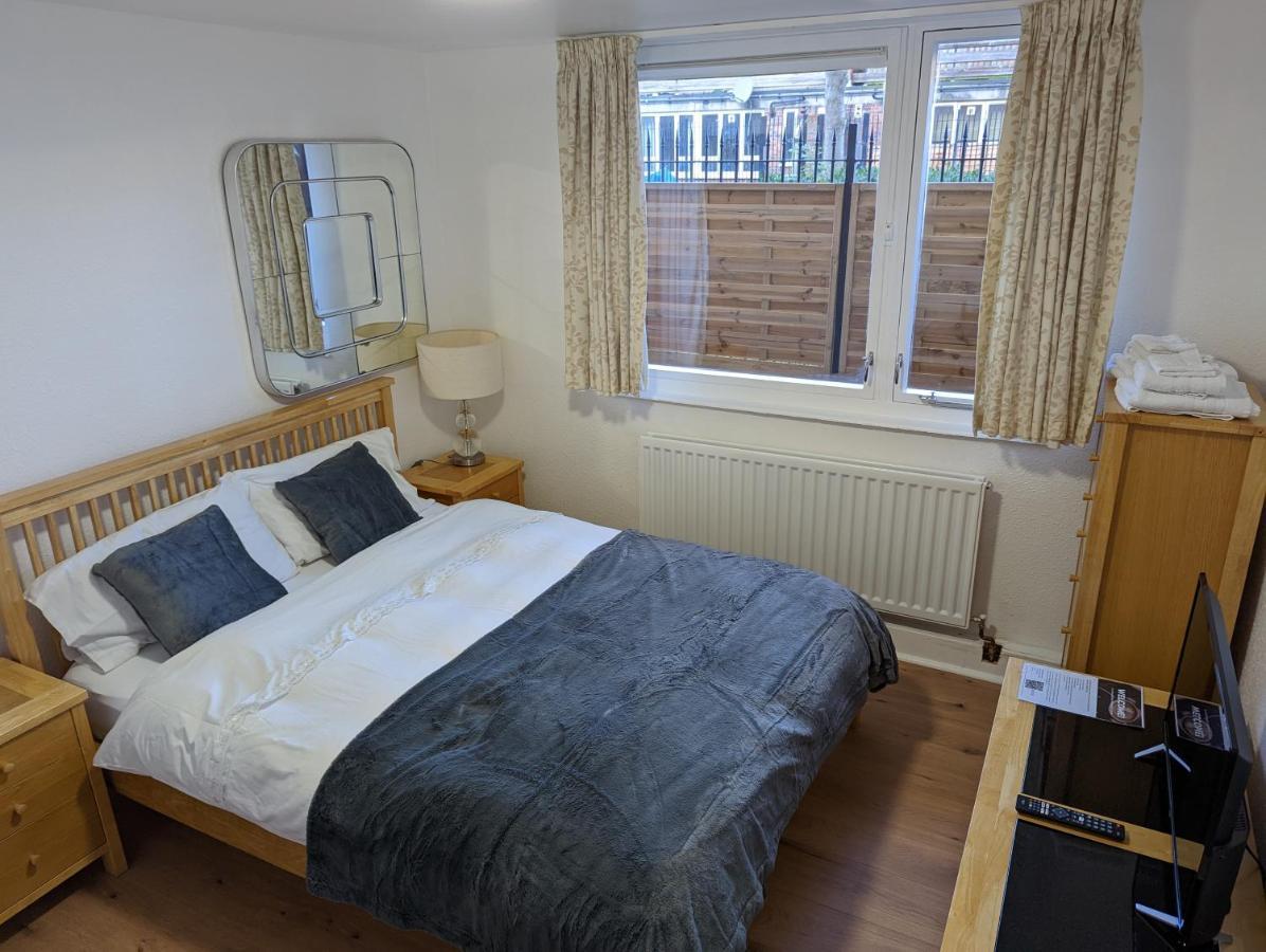 Beautiful Independent In Uk Londres
