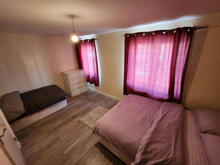 Close To Central - 4 Bedroom House, 8 Beds, Sleepps 14, Free Parking * Londres