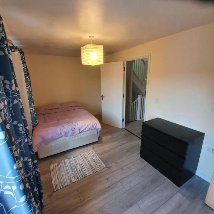 Close To Central - 4 Bedroom House, 8 Beds, Sleepps 14, Free Parking * Londres
