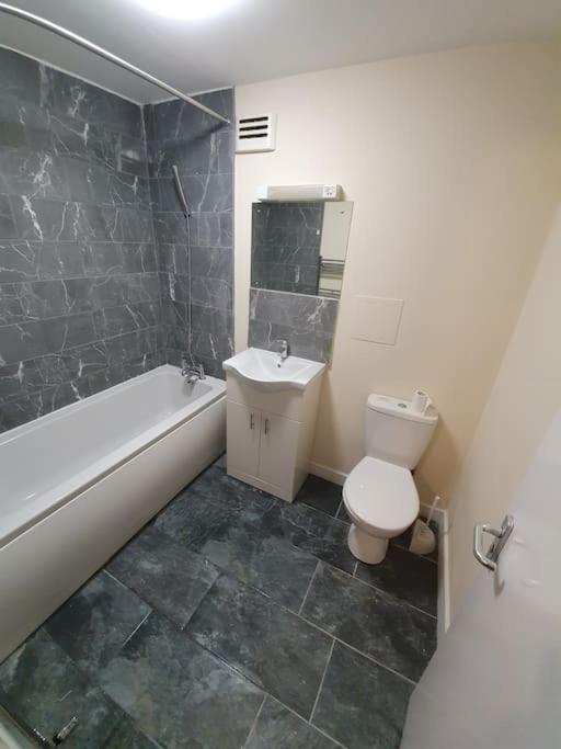 Close To Central - 4 Bedroom House, 8 Beds, Sleepps 14, Free Parking Londres