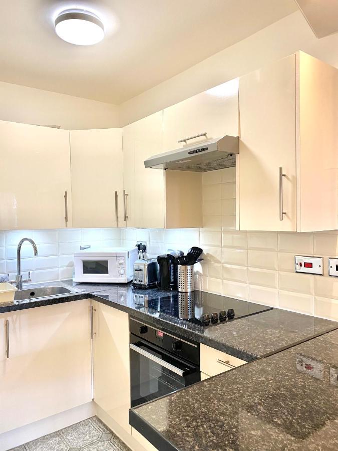 Centrally Located Studio With Balcony And 24-7 Security Apartment