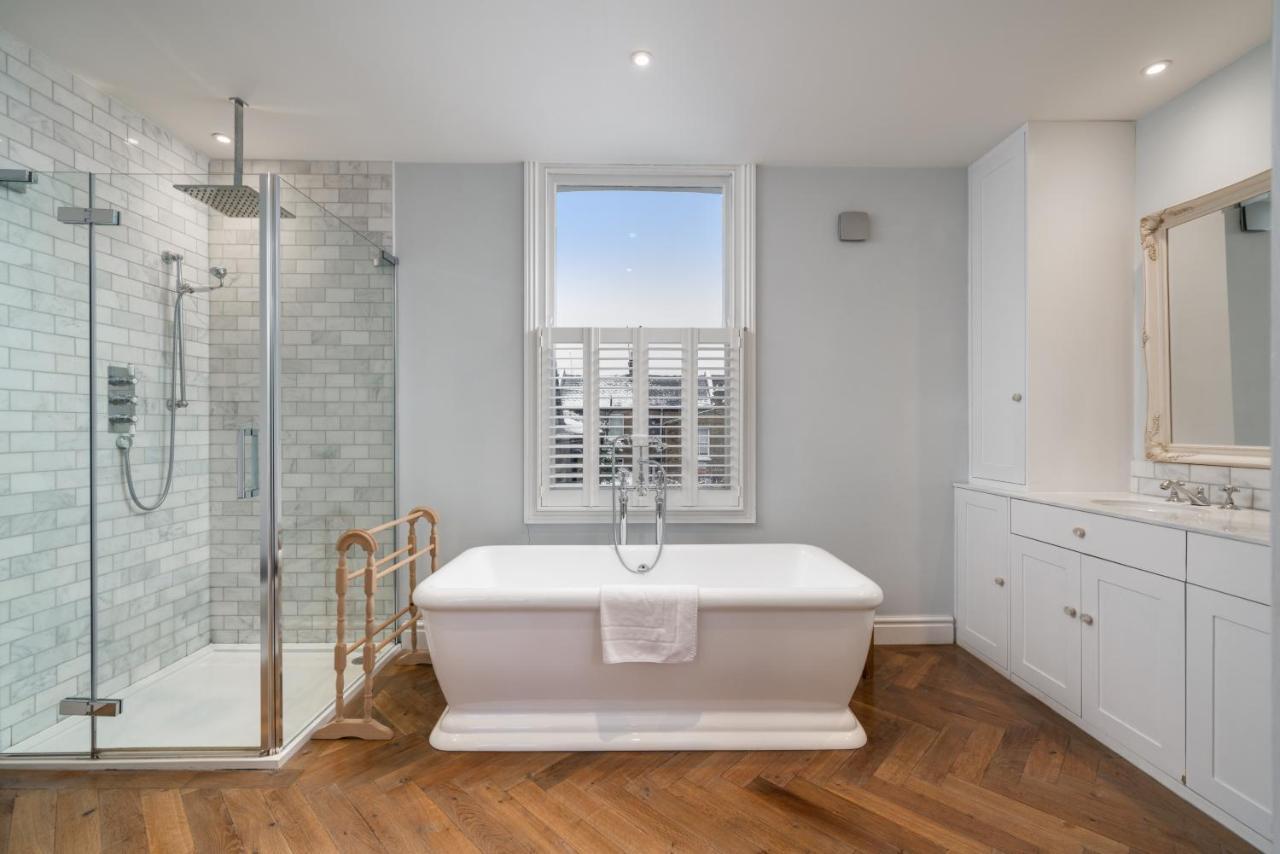 Casa de férias Joivy Splendid 4 Bed, 4 Bath House With Garden, Shepherds Bush Londres