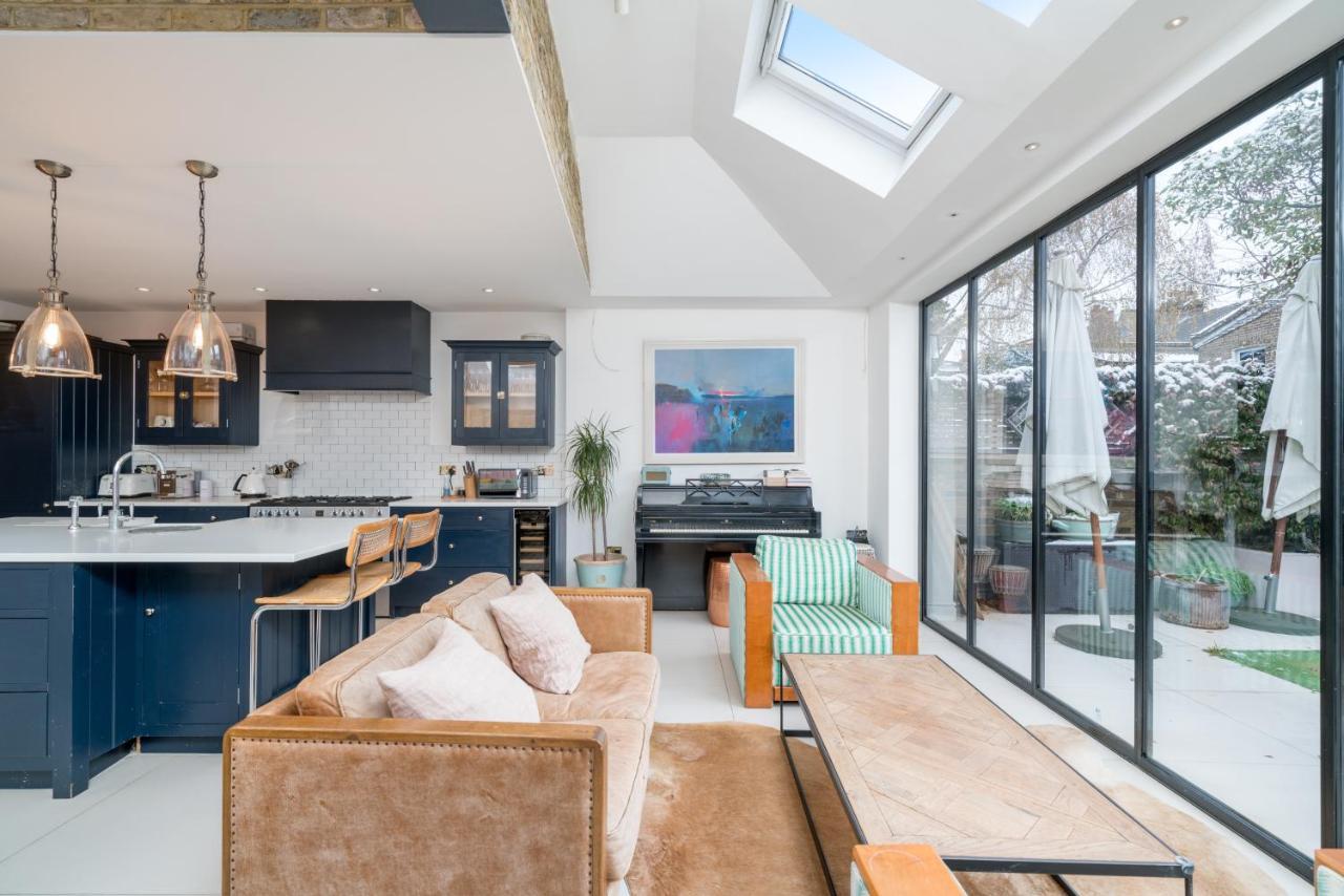 Casa de férias Joivy Splendid 4 Bed, 4 Bath House With Garden, Shepherds Bush Londres