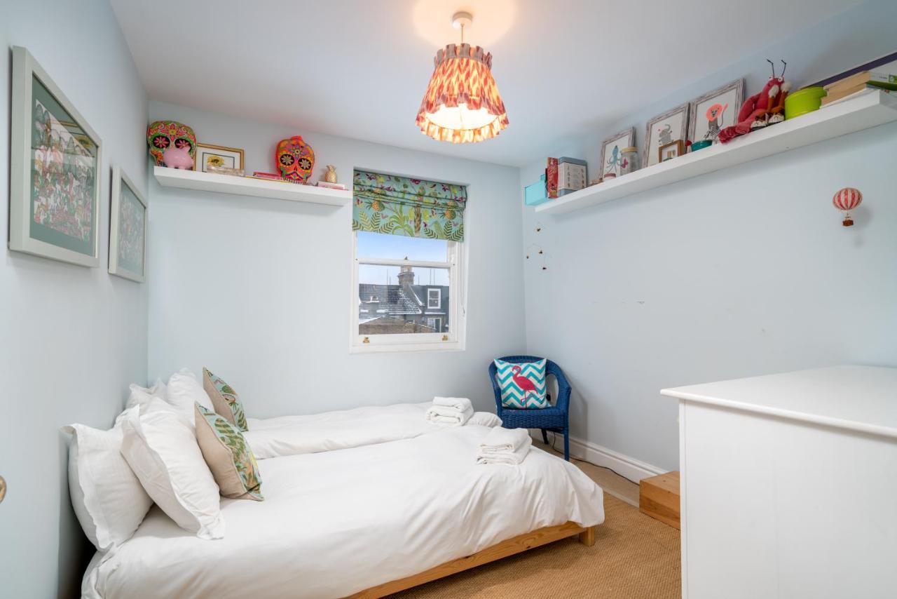 Casa de férias Joivy Splendid 4 Bed, 4 Bath House With Garden, Shepherds Bush
