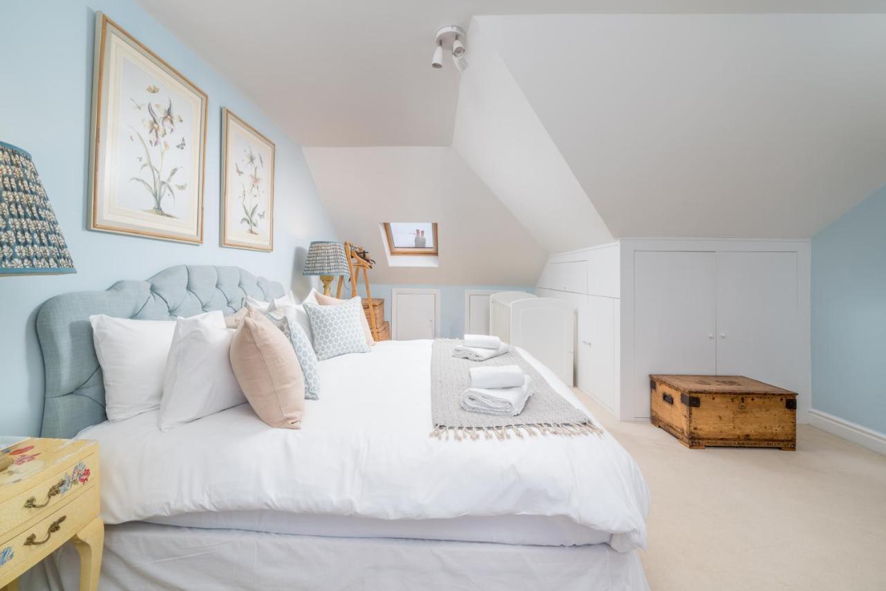 Joivy Splendid 4 Bed, 4 Bath House With Garden, Shepherds Bush *